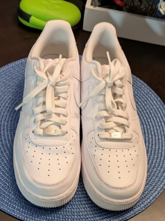 O1 NIKE AIR FORCE 1 Triple White Sneakers - Picture 3 of 11